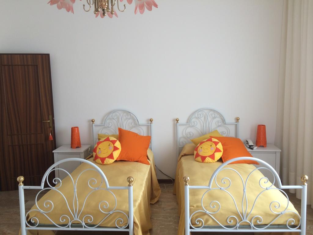 B&B Soleluna Massa Fiscaglia 外观 照片