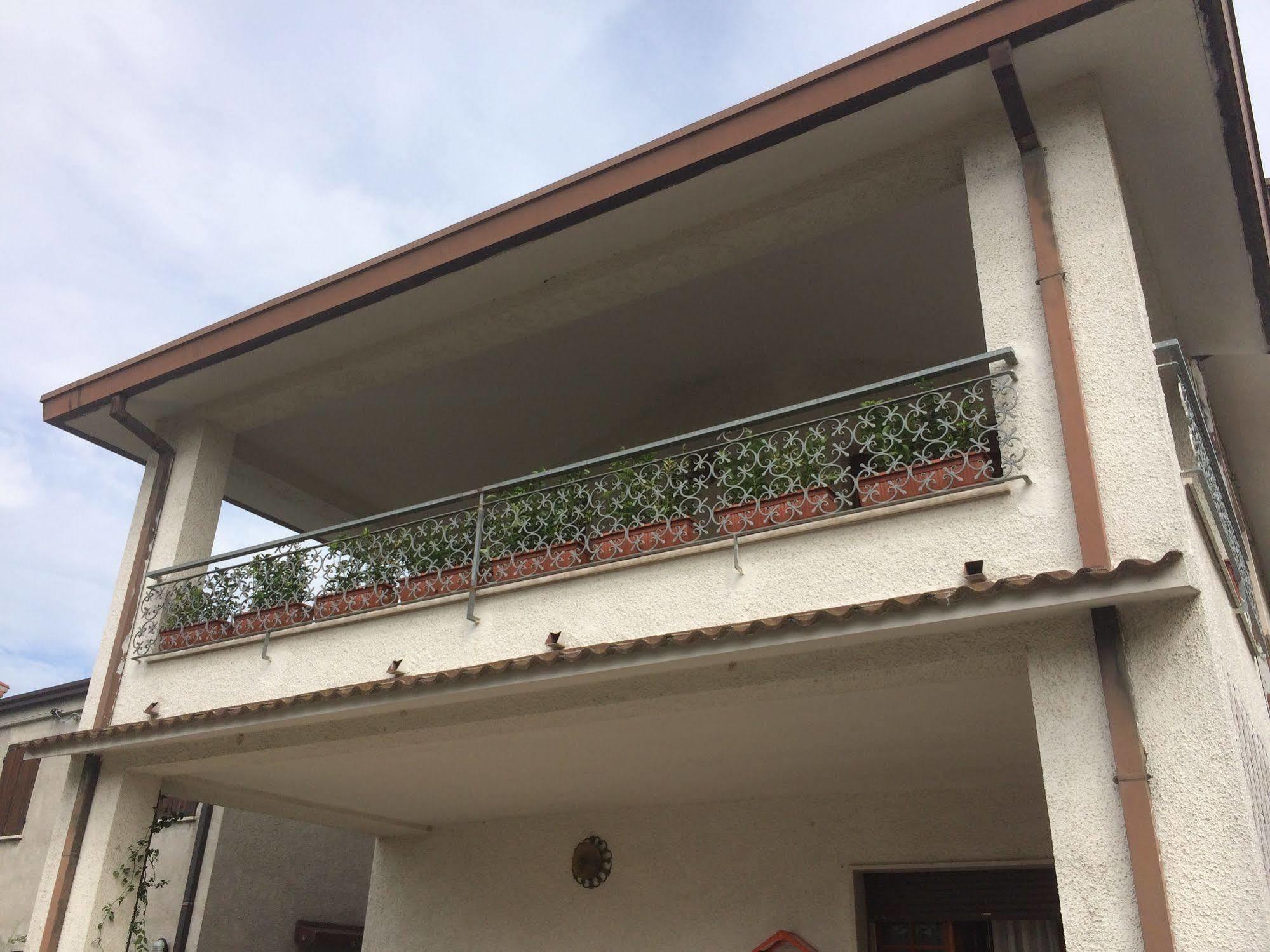 B&B Soleluna Massa Fiscaglia 外观 照片