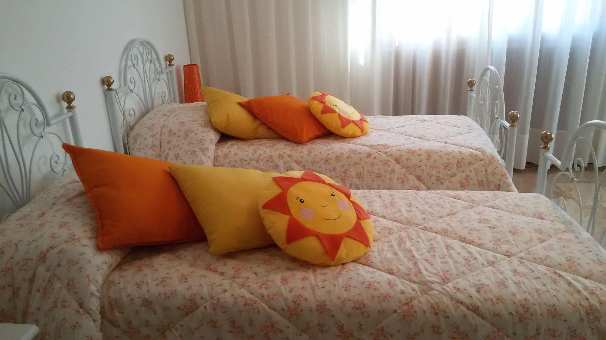 B&B Soleluna Massa Fiscaglia 外观 照片