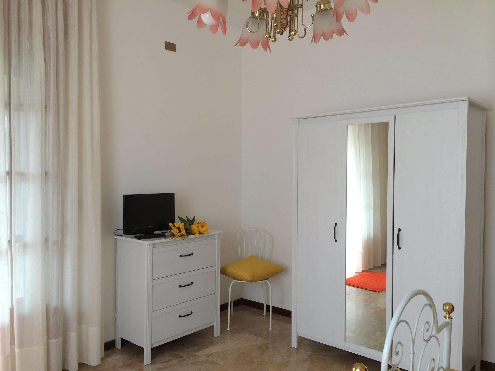 B&B Soleluna Massa Fiscaglia 外观 照片